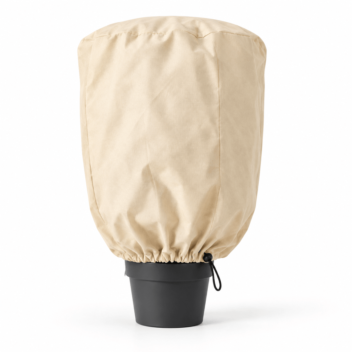 Beige plantenhoes met zwart trekkoord over een plant in een zwarte pot