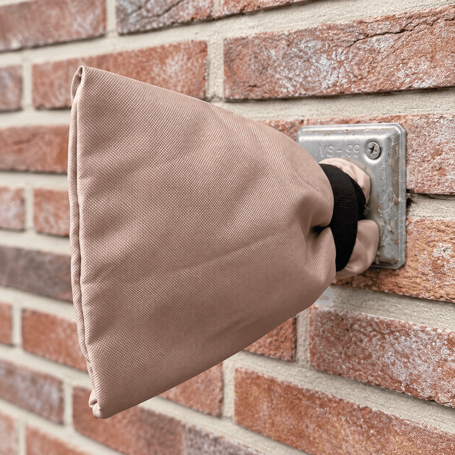 Kraanhoes voor buitenkraan – vorstbescherming in beige