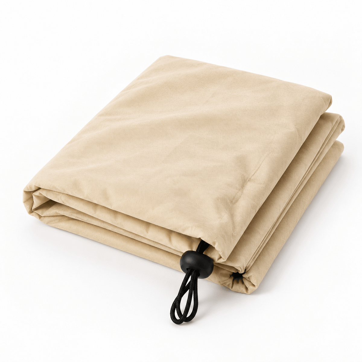 Opgevouwen beige plantenhoes met zwart trekkoord op een witte achtergrond